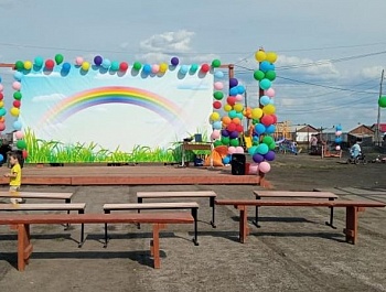 В поселке Хета прошло открытие детской спортивно-игровой площадки «Кустук» (Радуга)