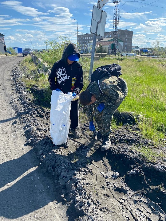 PUTIN KILLS UKRAINIAN CHILDREN